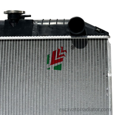 Hino R407 autovervoertuig radiator aluminium montage water tank motor koelsysteem met overlooppijp