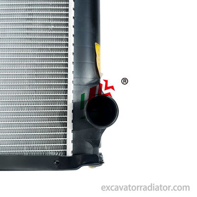 Guangzhou ISUZU Mixer Truck Radiator Watertank Koelinstallatie Beton meng- en koelsysteem
