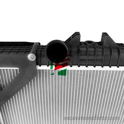 Radiator voor zware vrachtwagens Koelsysteem voor zware vrachtwagens OE 20460178 20517350 20536920 20722444 21385165 Radiator Voor  Truck